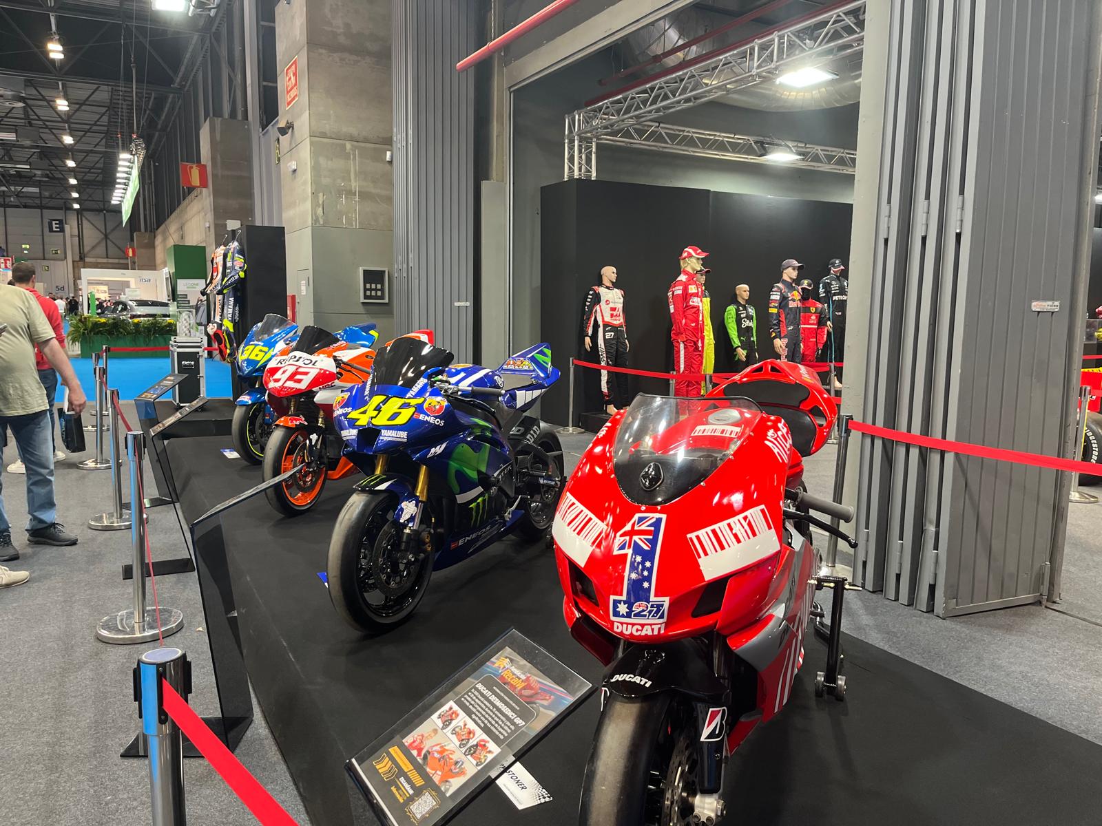 Exposición de motos en Motortec